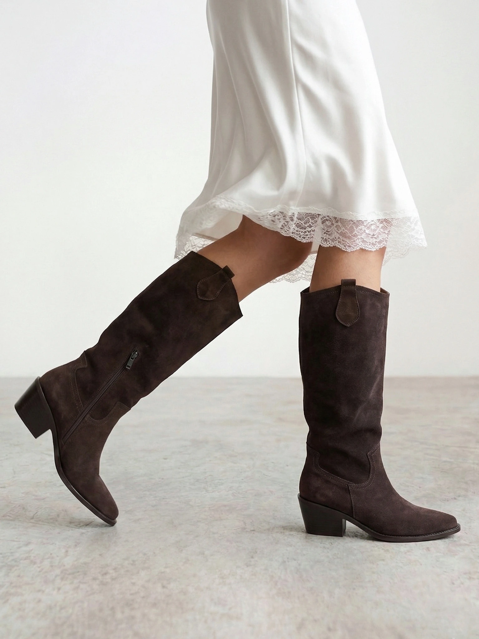 Сапоги-казаки бордового цвета из натуральной замшы